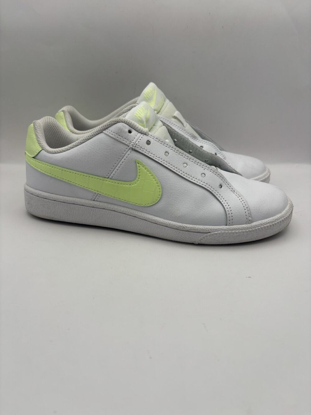 Nike Court Royale Low Top Casual White And Green Sneakers Women Size 7.5